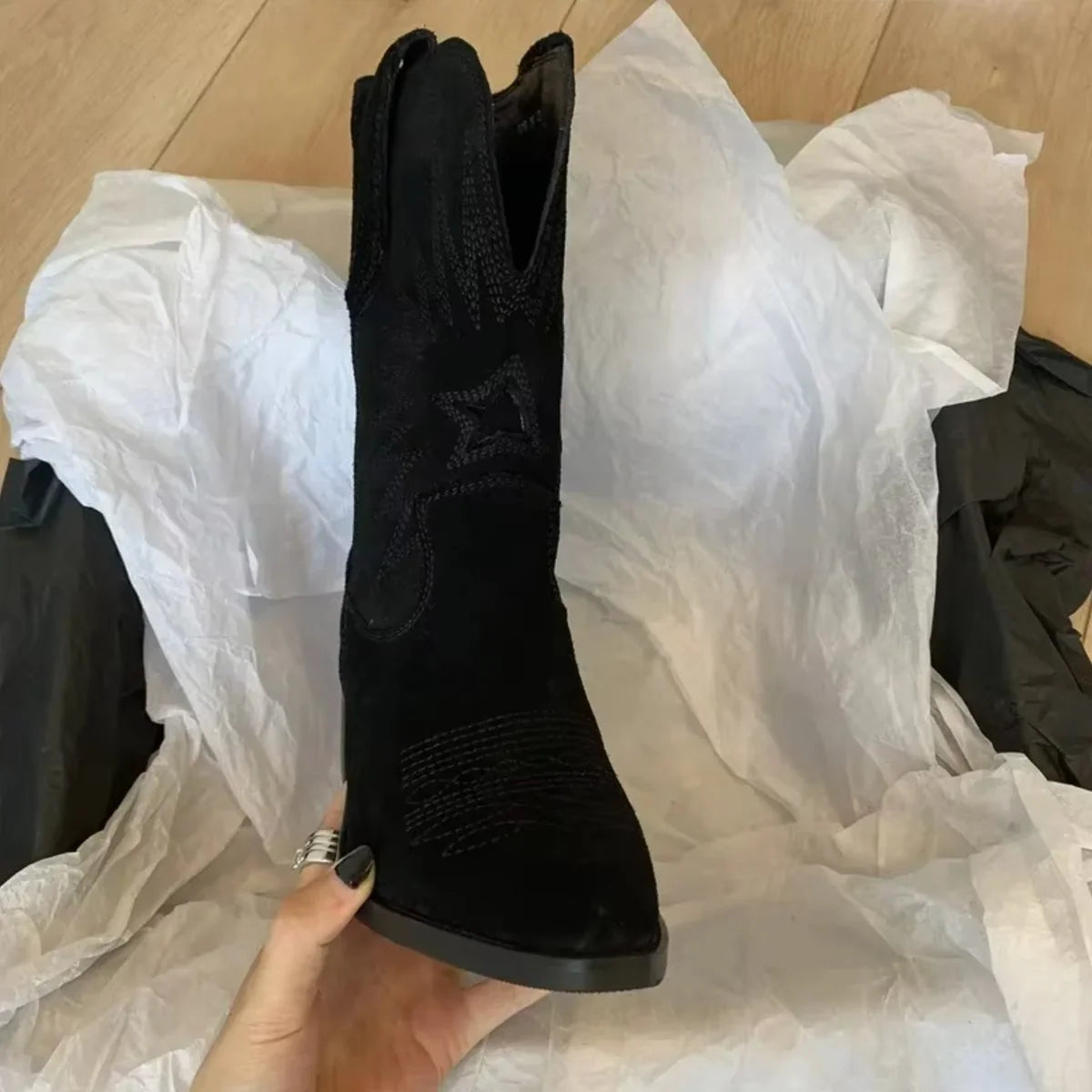 Charlotte | Stiefel Damen Bestickte Wildleder Cowboystiefel Spitze Zehenpartie