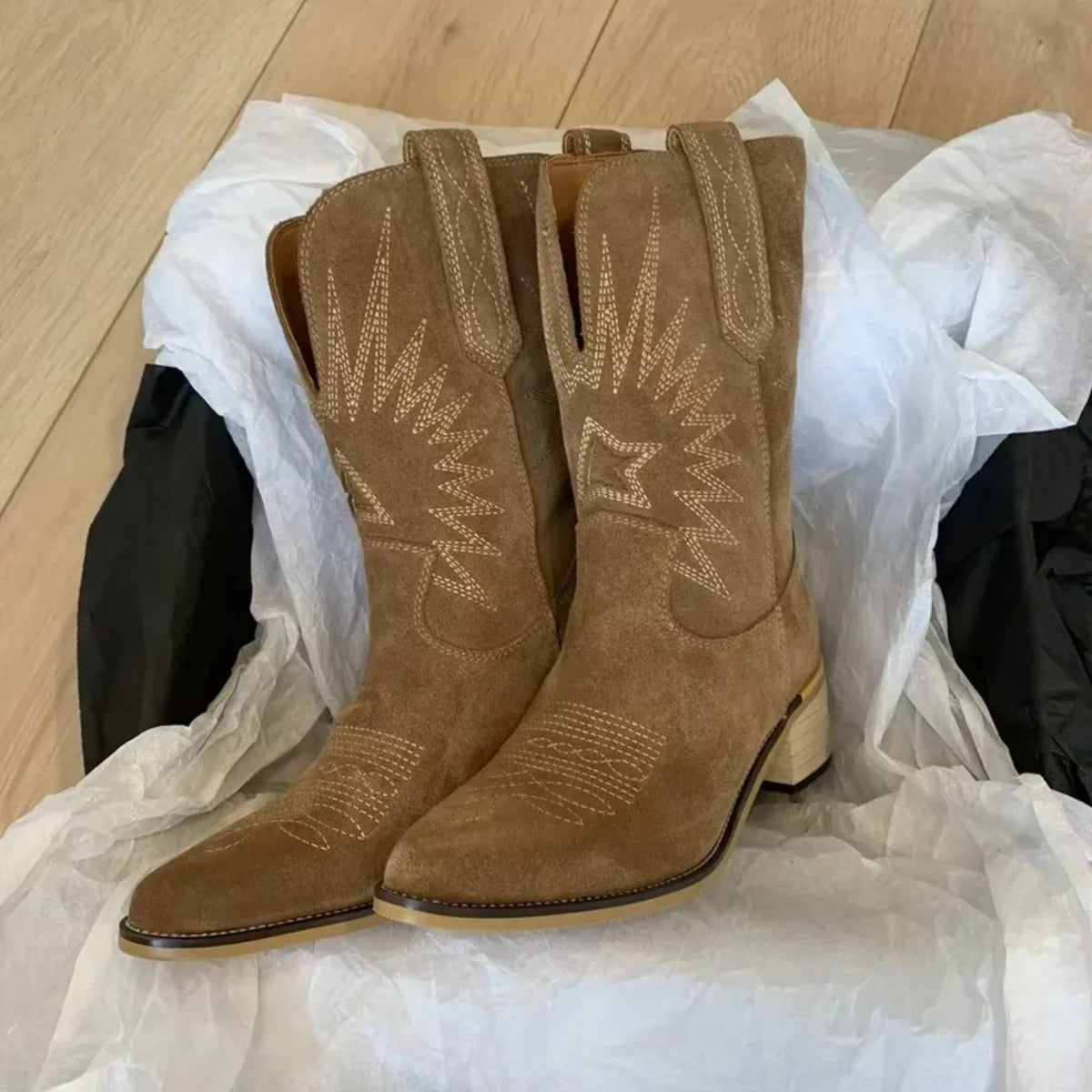 Charlotte | Stiefel Damen Bestickte Wildleder Cowboystiefel Spitze Zehenpartie