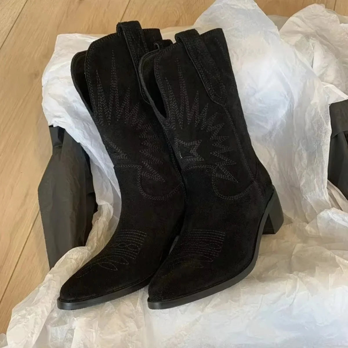 Charlotte | Stiefel Damen Bestickte Wildleder Cowboystiefel Spitze Zehenpartie