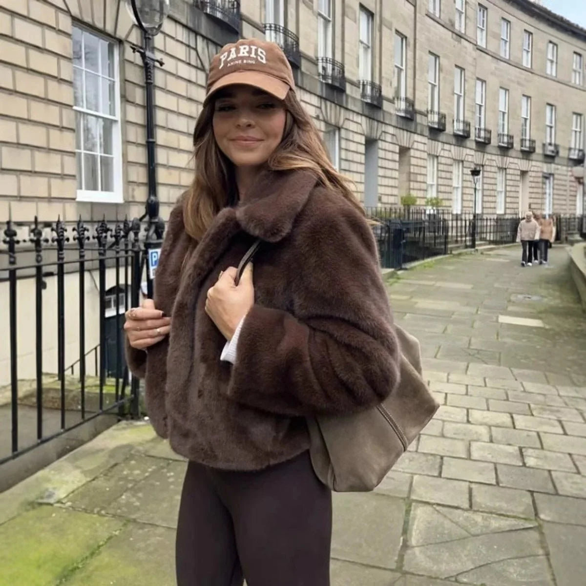 Emilia | Kunstpelzmantel Damen Kurzjacke Klassischer Kragen Kuscheliger Kunstpelz