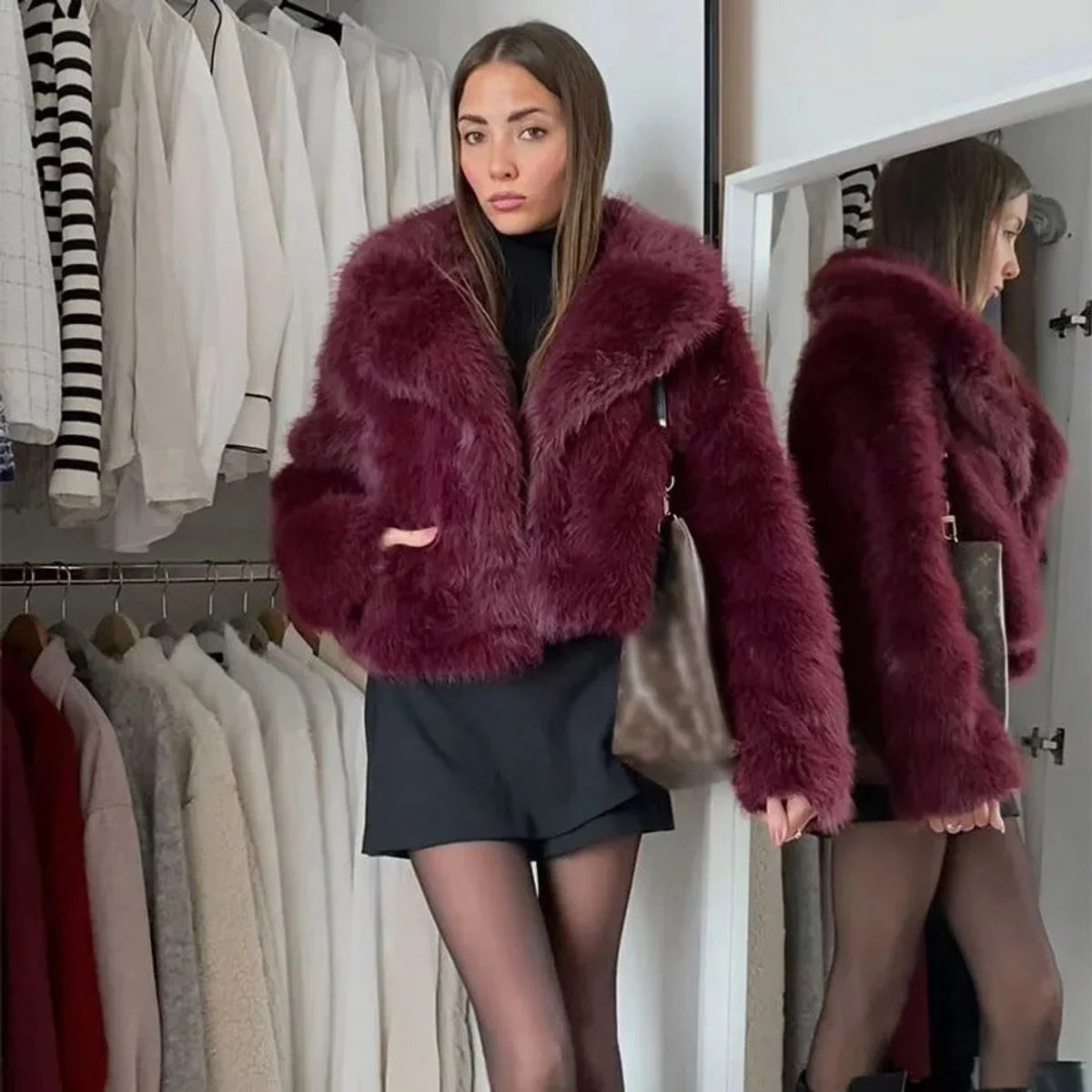 Mia | Kunstpelzmantel Damen Kurz Flauschige Kunstpelzjacke V-Ausschnitt