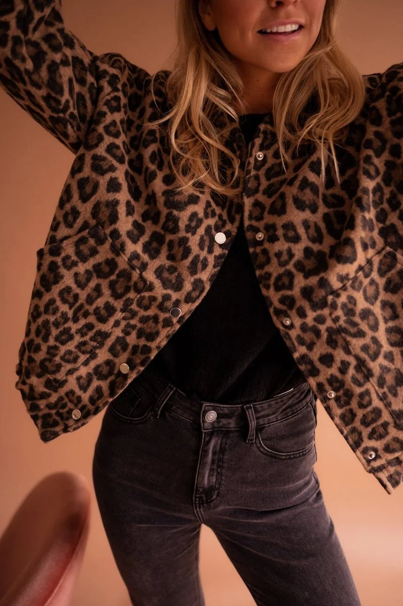 Nuana | Damen Oversized Quilted Jacket Leopardenmuster Druckknopf