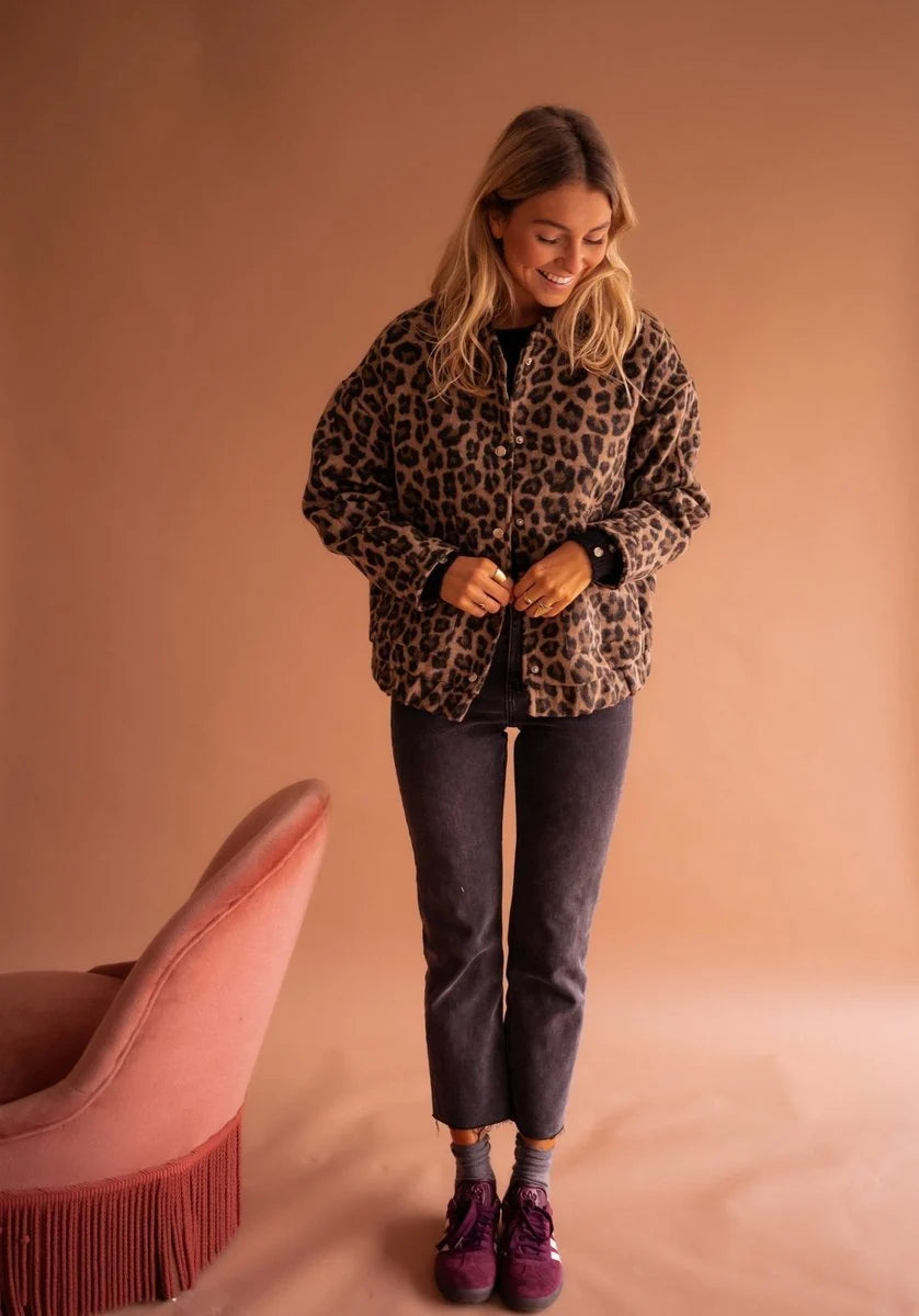 Nuana | Damen Oversized Quilted Jacket Leopardenmuster Druckknopf