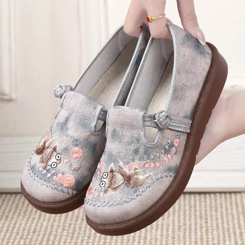 Nuana Marie | Damen Bestickte Blumen Slip-On Loafer mit Perlenverzierung