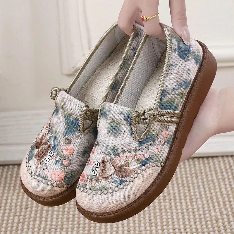 Nuana Marie | Damen Bestickte Blumen Slip-On Loafer mit Perlenverzierung
