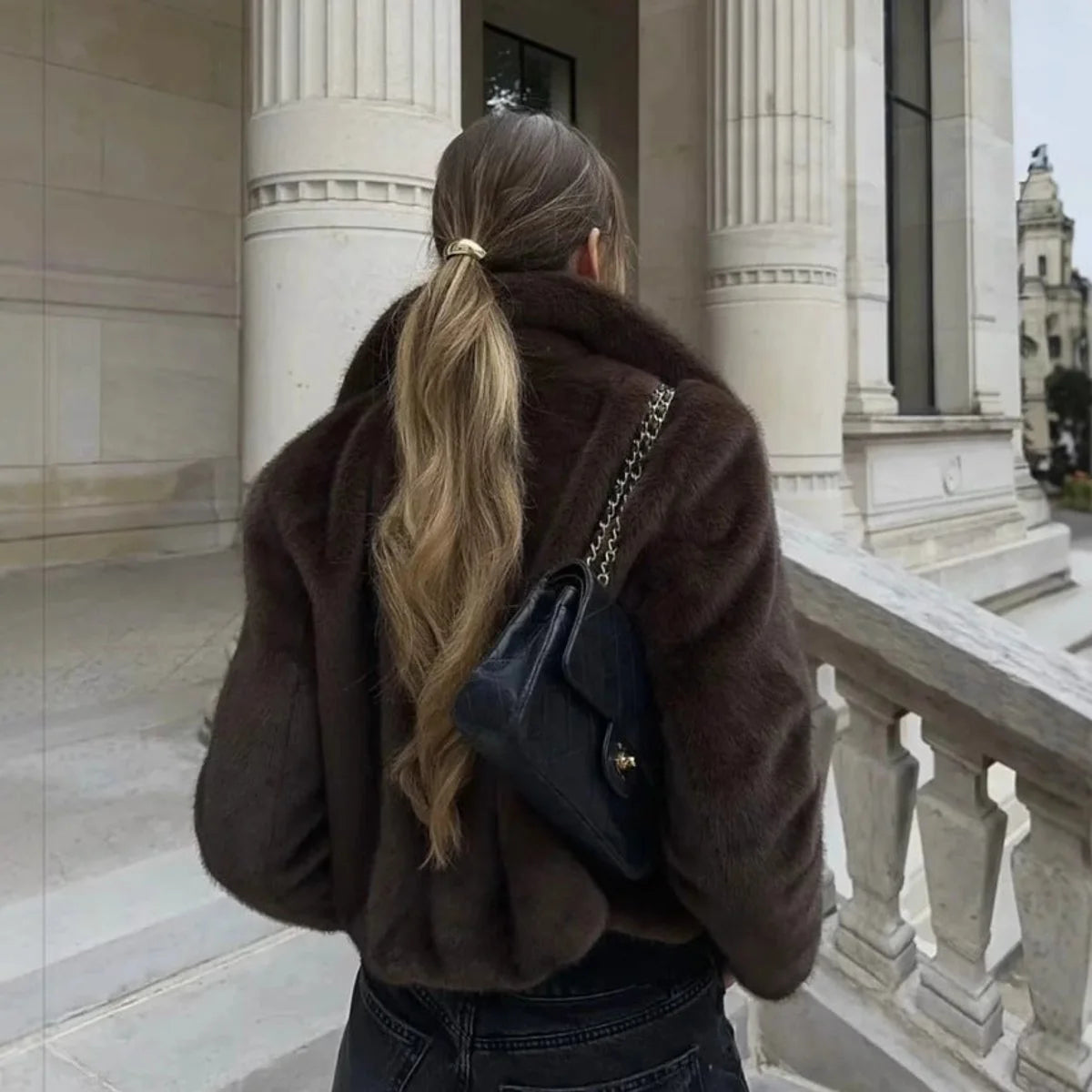 Emilia | Kunstpelzmantel Damen Kurzjacke Klassischer Kragen Kuscheliger Kunstpelz