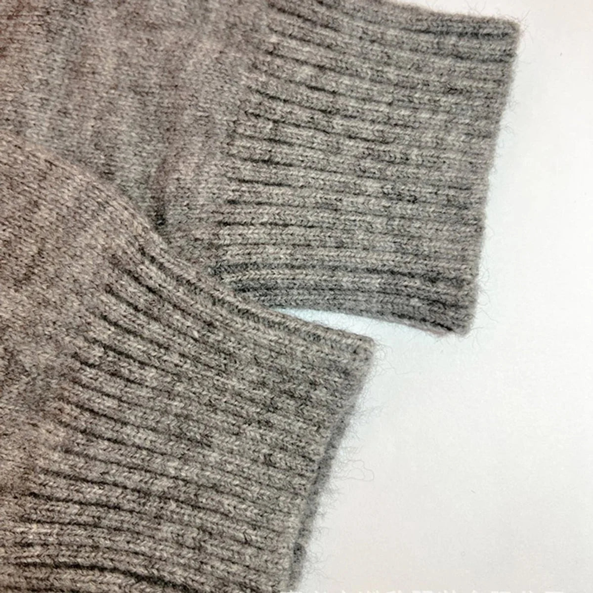 Nuana | Damen Gestrickte Kapuzenjacke mit Schriftzug Muster Offene Strickjacke