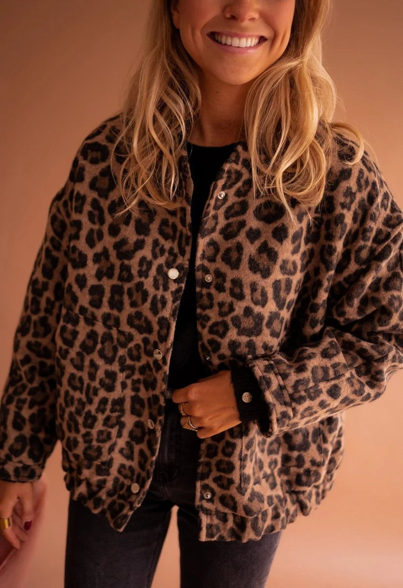 Nuana | Damen Oversized Quilted Jacket Leopardenmuster Druckknopf