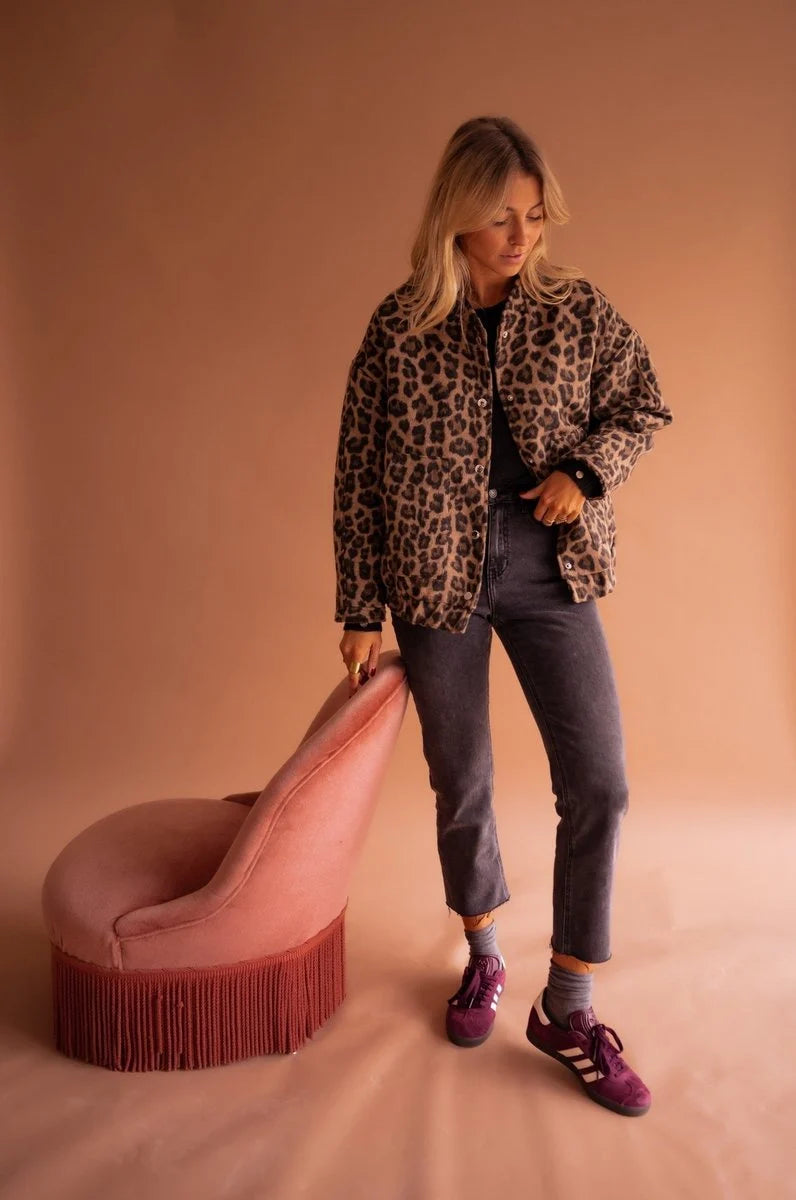 Nuana | Damen Oversized Quilted Jacket Leopardenmuster Druckknopf