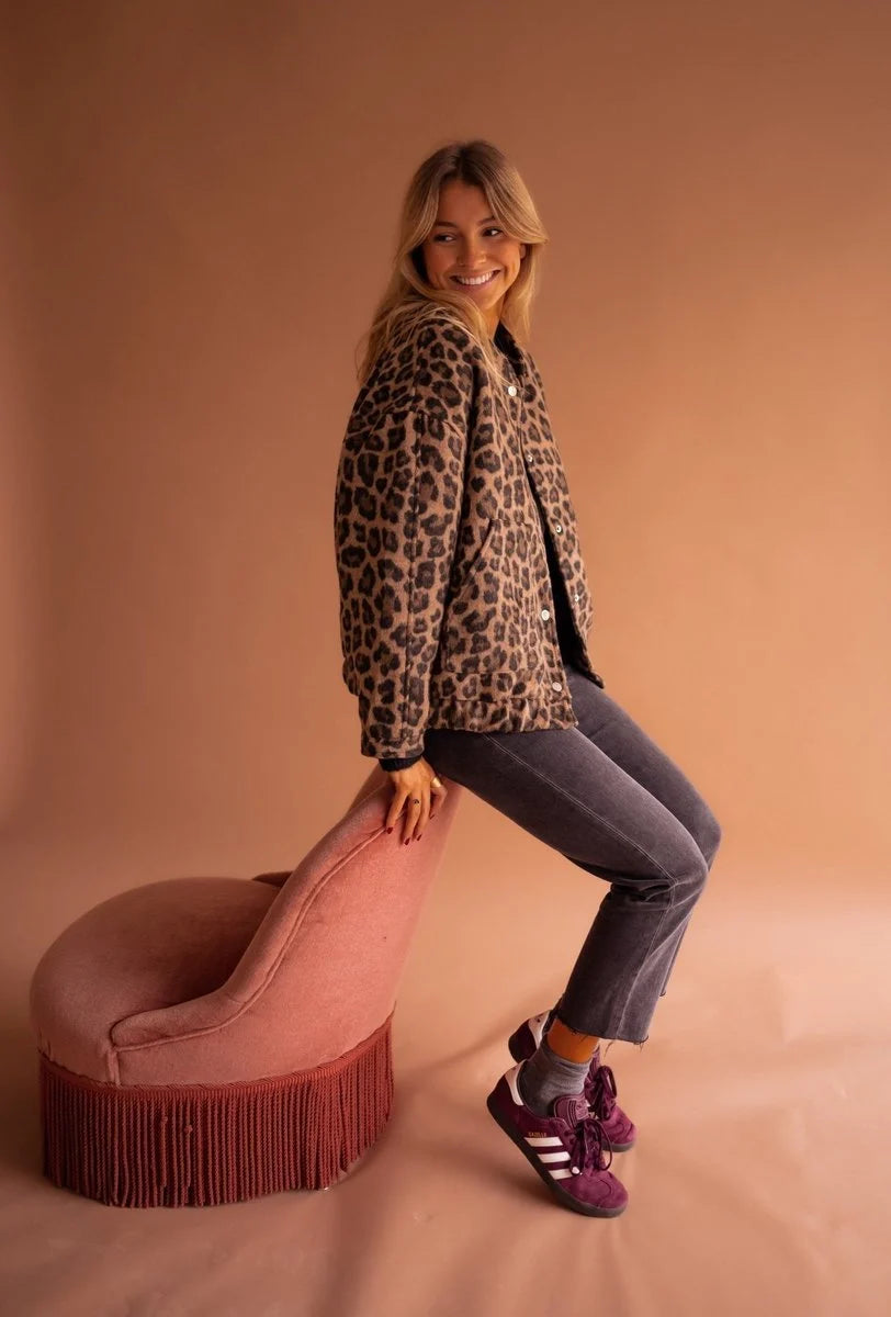 Nuana | Damen Oversized Quilted Jacket Leopardenmuster Druckknopf