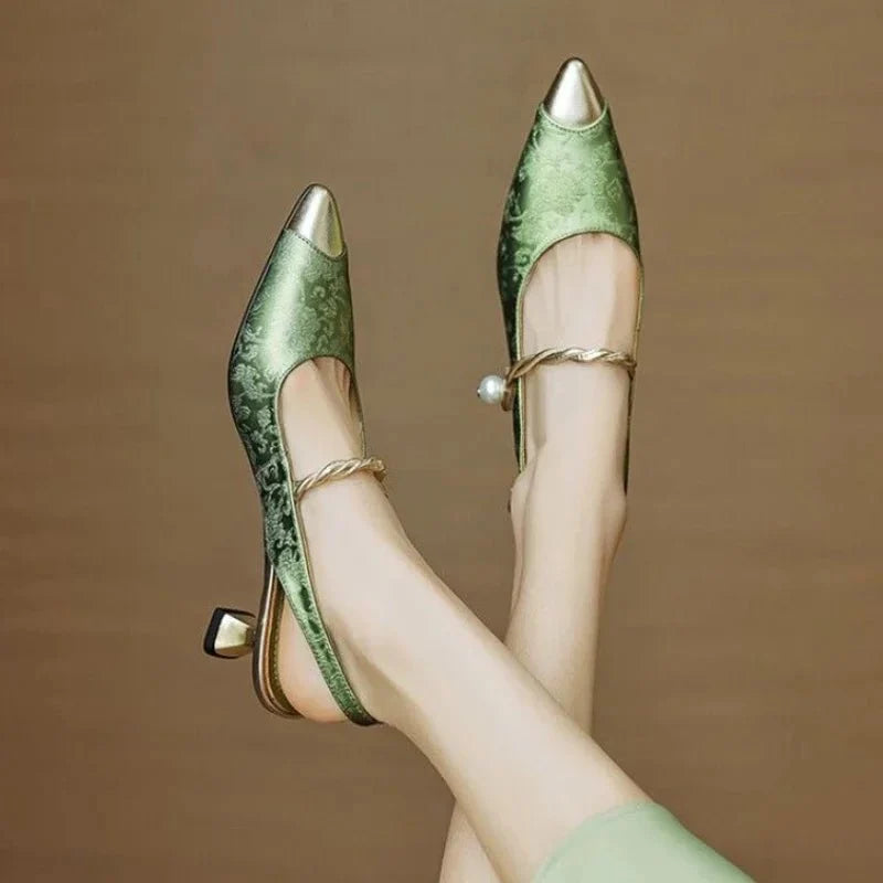 Nuana | Damen Spitzschuh Kitten-Heel Slingback-Pumps Jacquard Perlenriemen