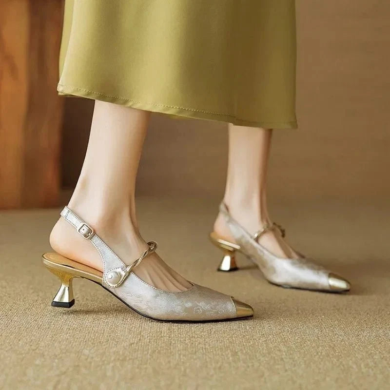 Nuana | Damen Spitzschuh Kitten-Heel Slingback-Pumps Jacquard Perlenriemen