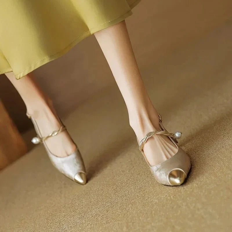 Nuana | Damen Spitzschuh Kitten-Heel Slingback-Pumps Jacquard Perlenriemen