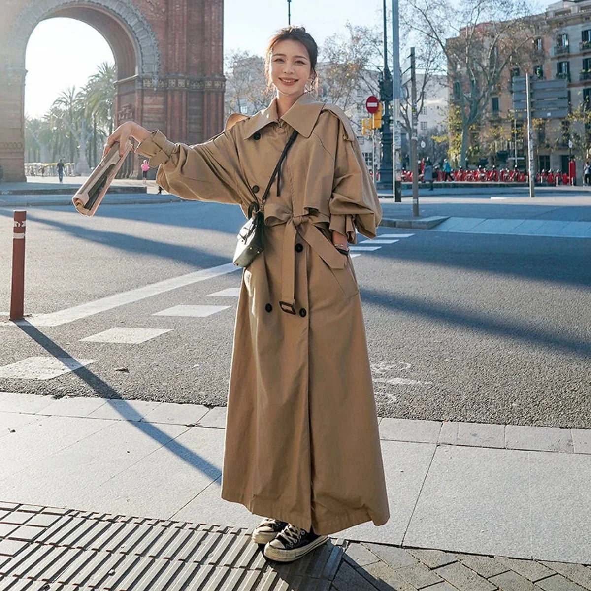 Nuana Emilia | Damen Oversized Zweireiher Maxi Trench Coat mit Bindegürtel