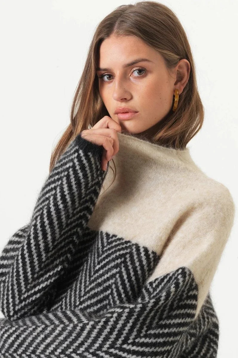 Nuana Greta Damen Rollkragen Pullover Oversized Fischgrätmuster