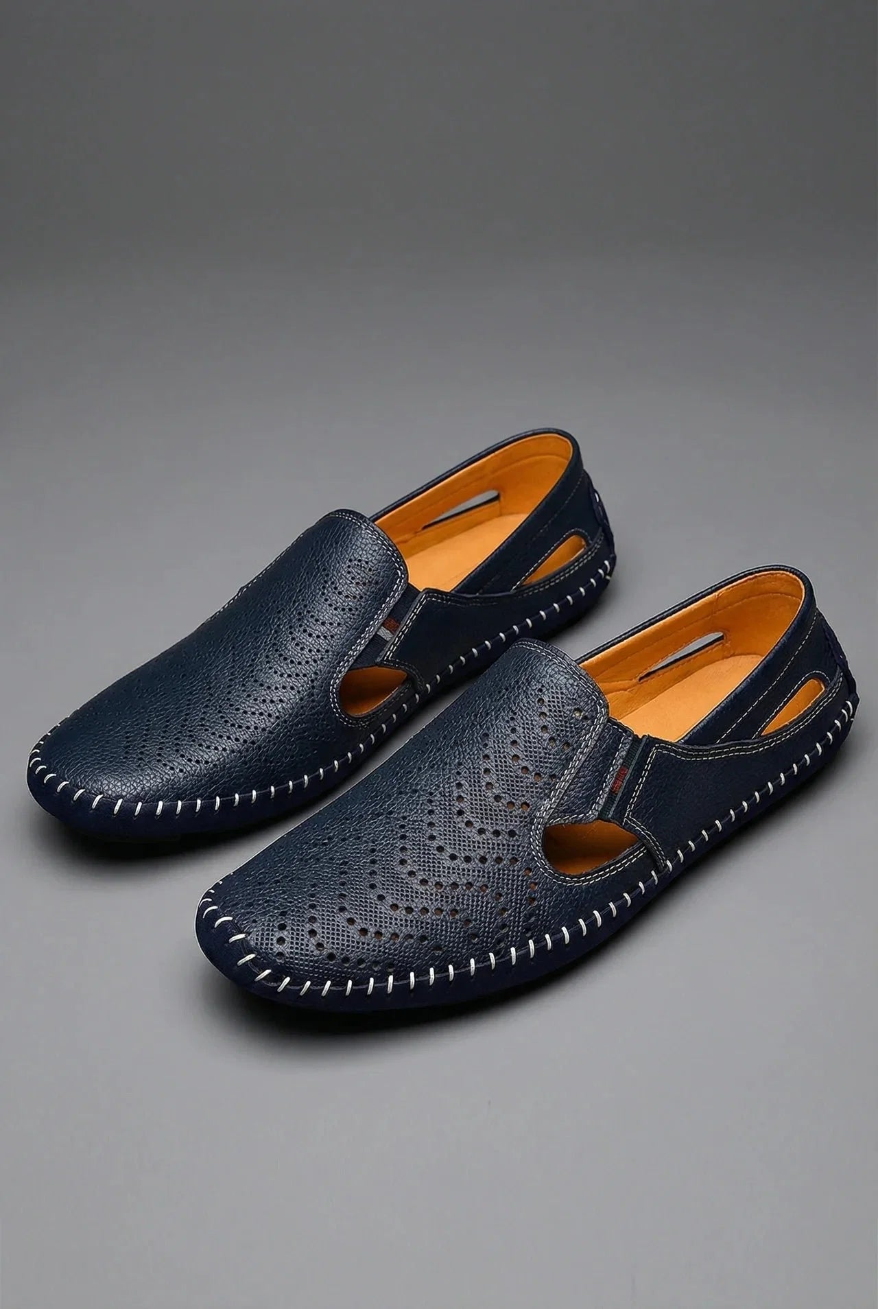 Nuana Herren Atmungsaktive Perforierte Slip-On Loafer mit Handnaht