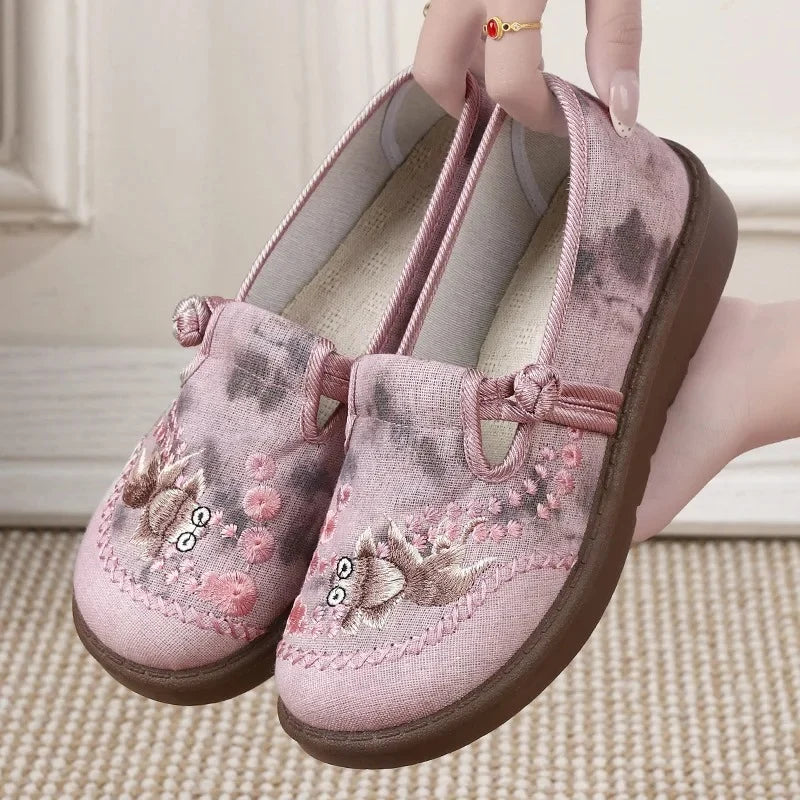 Nuana Marie | Damen Bestickte Blumen Slip-On Loafer mit Perlenverzierung