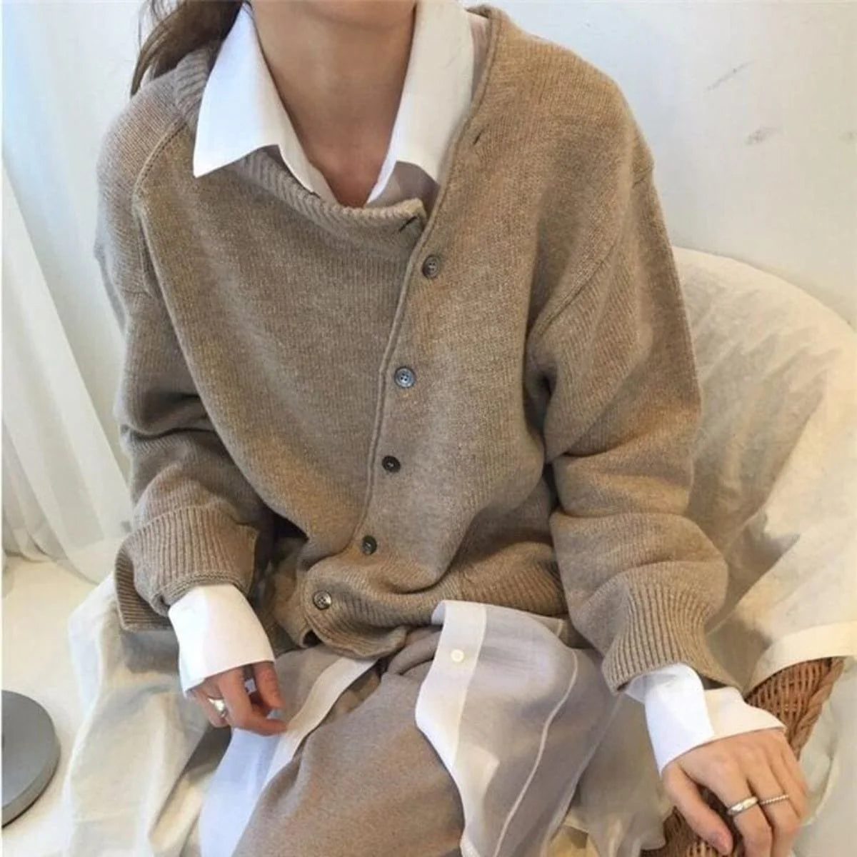 Nuana | Strickjacke Damen Oversized Cardigan asymmetrische Knopfleiste