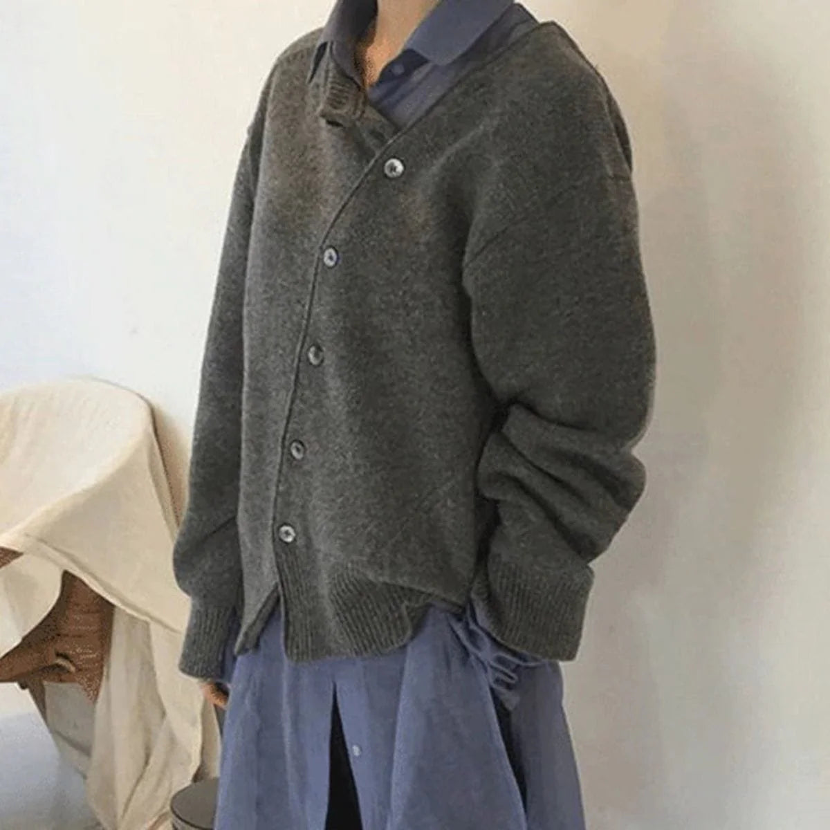 Nuana | Strickjacke Damen Oversized Cardigan asymmetrische Knopfleiste