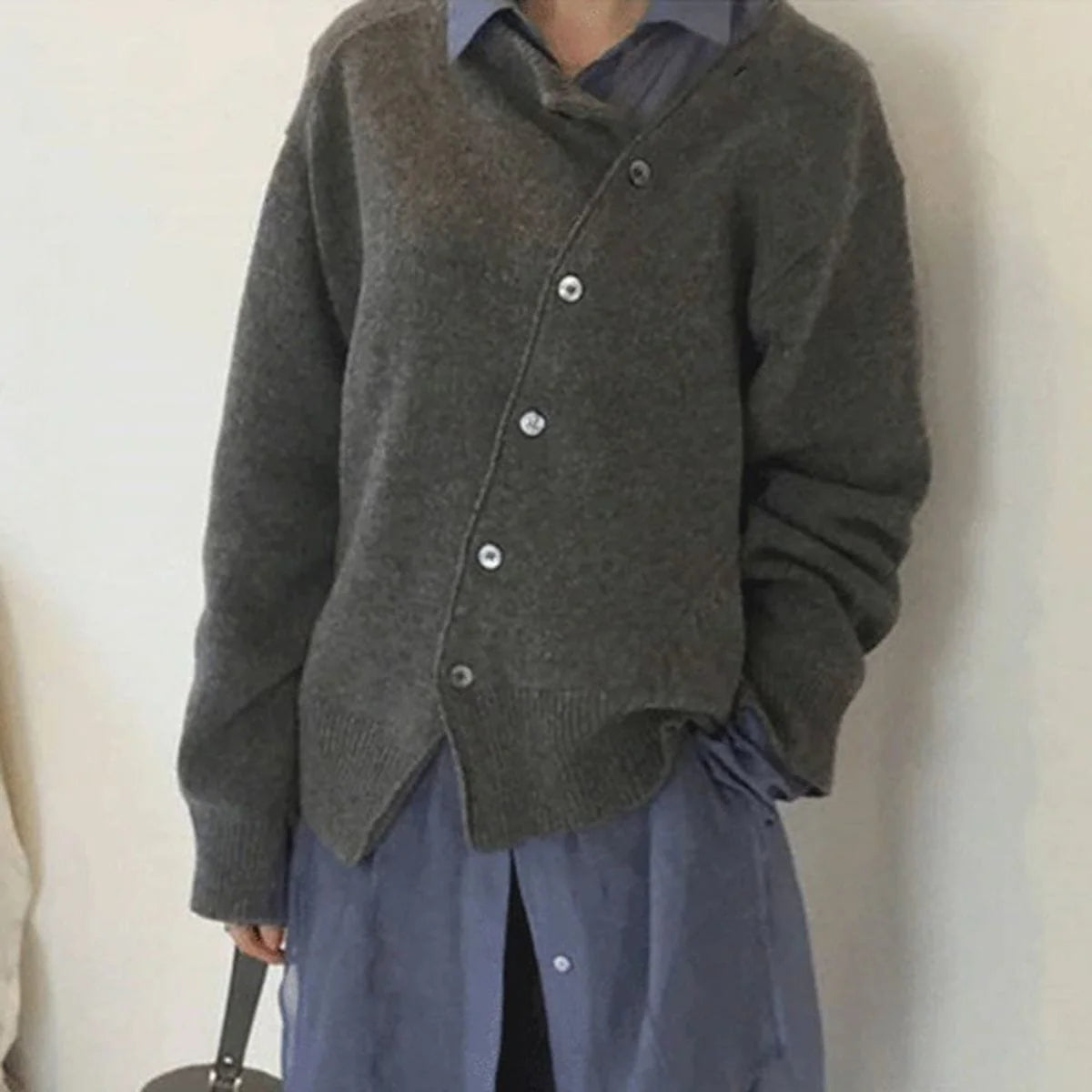 Nuana | Strickjacke Damen Oversized Cardigan asymmetrische Knopfleiste