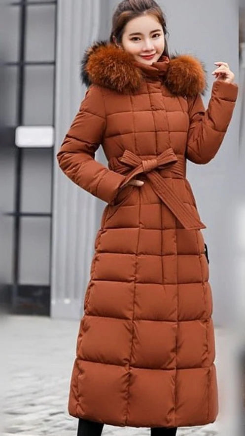 Nuana | Wollmantel Damen Langer Gesteppter Wintermantel mit Fellkapuze